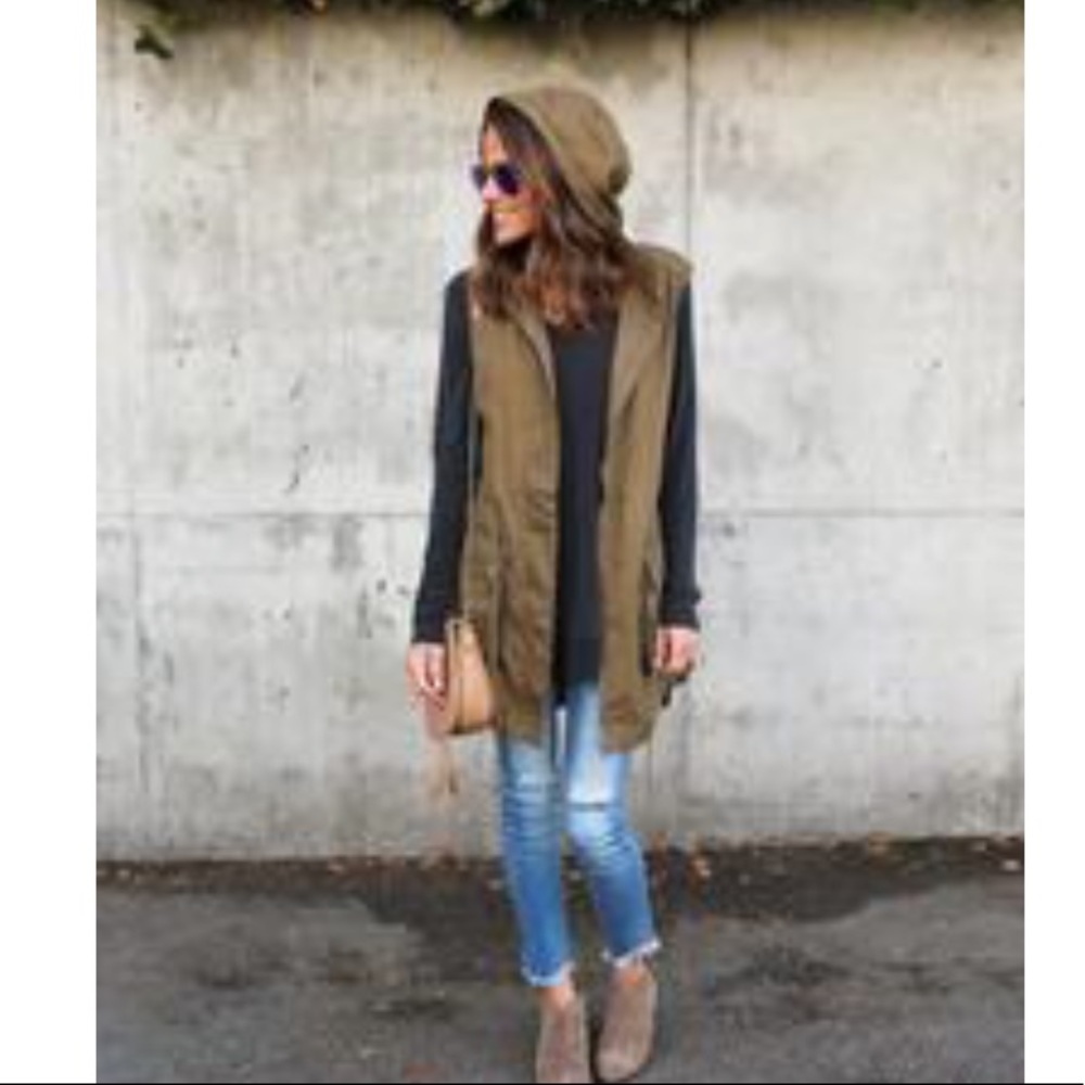 Vici olive cannon hooded cargo vest. Size small